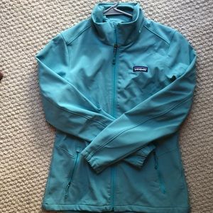 Beautiful Patagonia soft shell wind breaker
